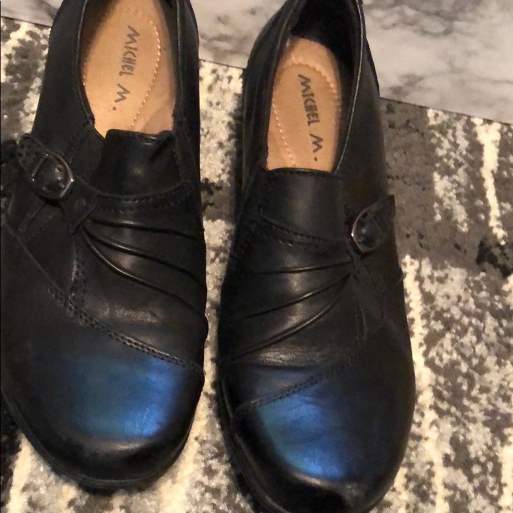 Black leather  slip on clogs.